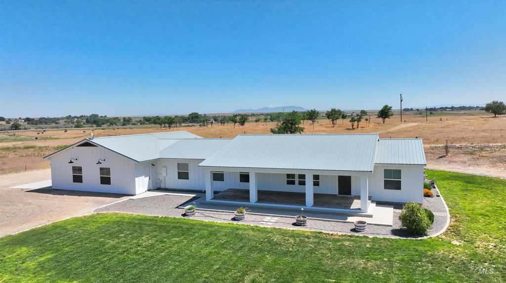 29492 Farmway Rd, Caldwell, ID 83607