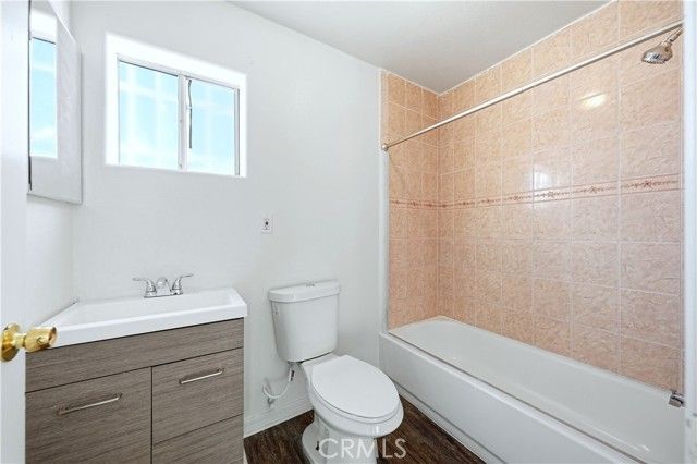 10929 Compton Avenue, Los Angeles, CA 90059