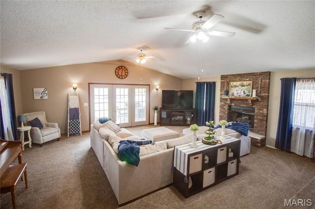 944 Albers Lane, Bethalto, IL 62010