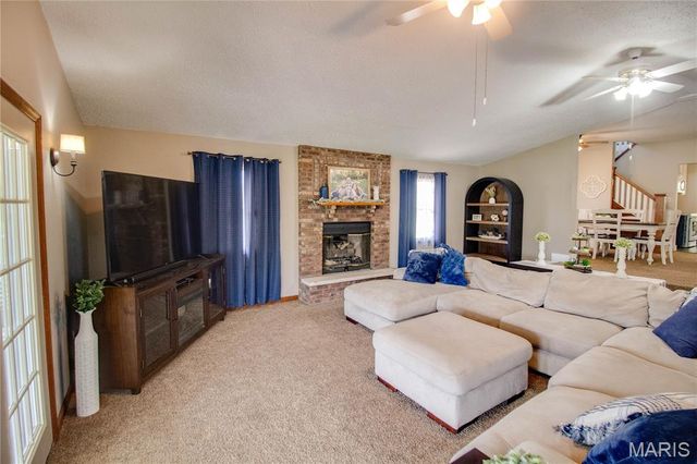 944 Albers Lane, Bethalto, IL 62010