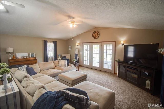 944 Albers Lane, Bethalto, IL 62010
