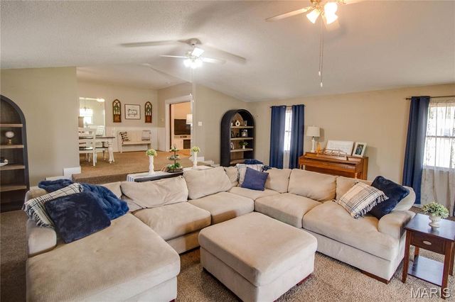 944 Albers Lane, Bethalto, IL 62010