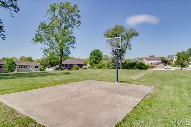 944 Albers Lane, Bethalto, IL 62010