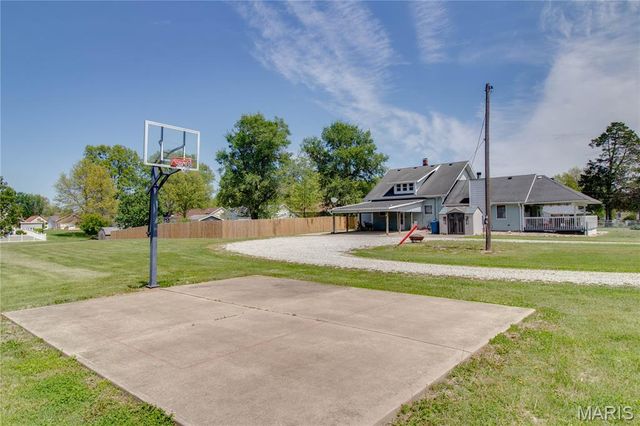 944 Albers Lane, Bethalto, IL 62010