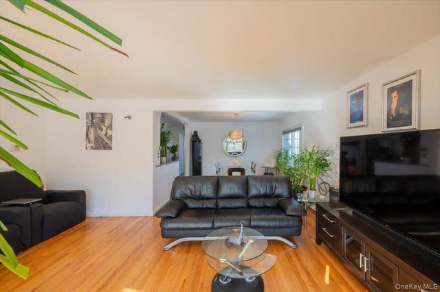 19611 Pompeii Avenue, Hollis, NY 11423