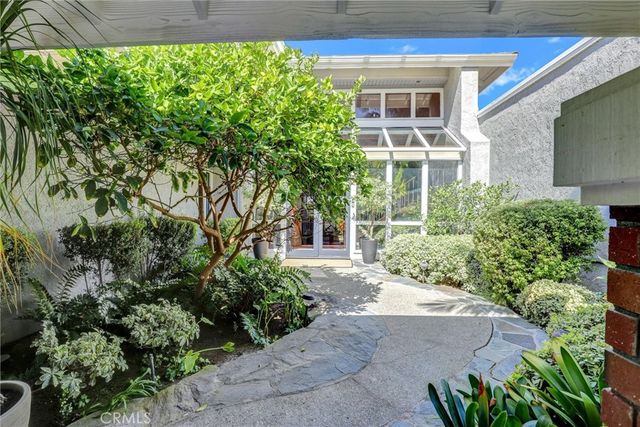 1 Saint Tropez, Newport Beach, CA 92660