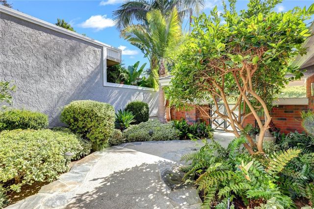 1 Saint Tropez, Newport Beach, CA 92660