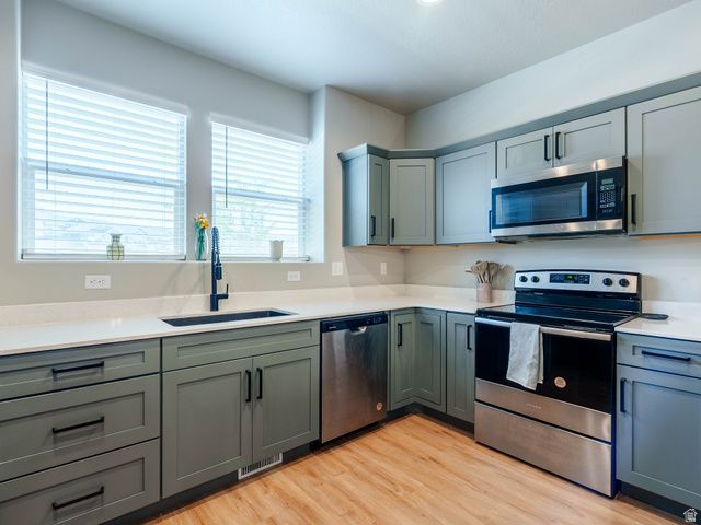712 N BANNER DR, Saratoga Springs, UT 84045