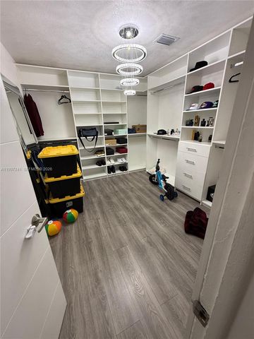 502 NE 163rd St, Miami, FL 33162