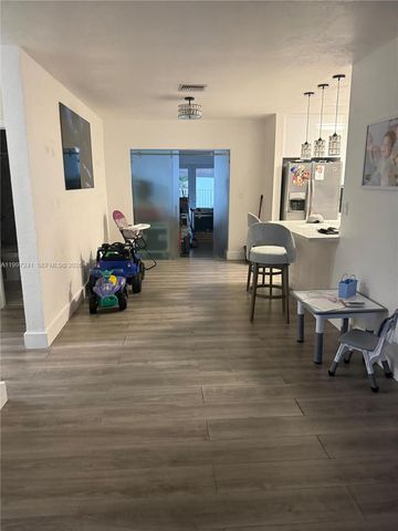 502 NE 163rd St, Miami, FL 33162