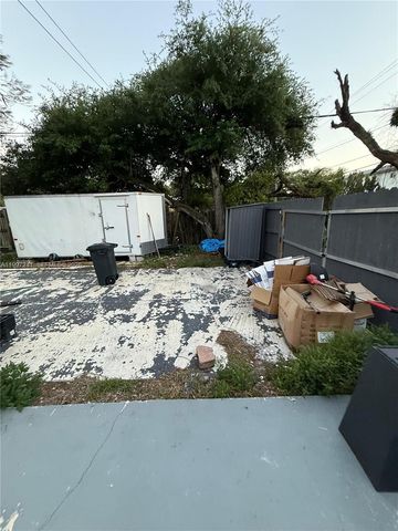 502 NE 163rd St, Miami, FL 33162