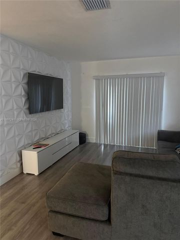 502 NE 163rd St, Miami, FL 33162