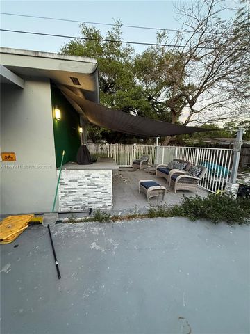 502 NE 163rd St, Miami, FL 33162