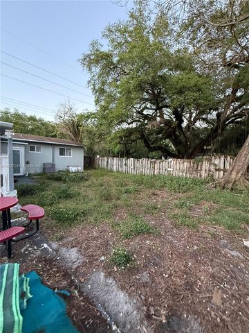 502 NE 163rd St, Miami, FL 33162