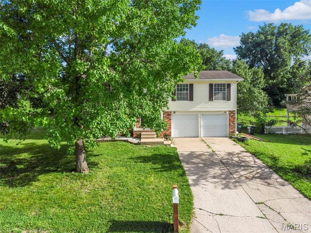 3846 Jeff Drive, St Charles, MO 63304