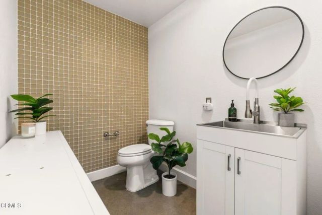 797 E Santa Clara Street, Ventura, CA 93001