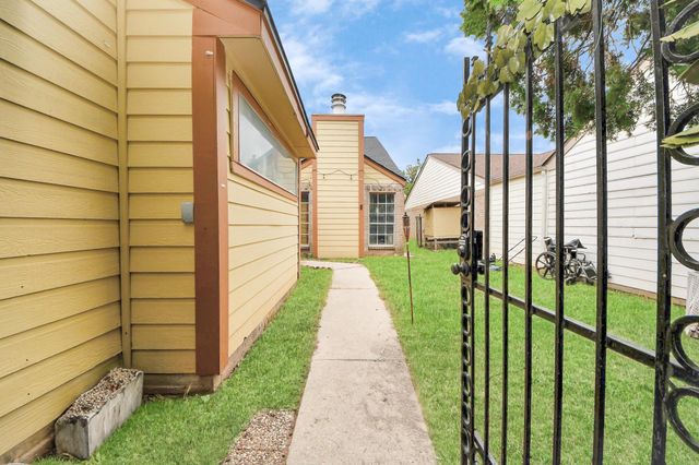 11842 Plumbrook Drive, Houston, TX 77099