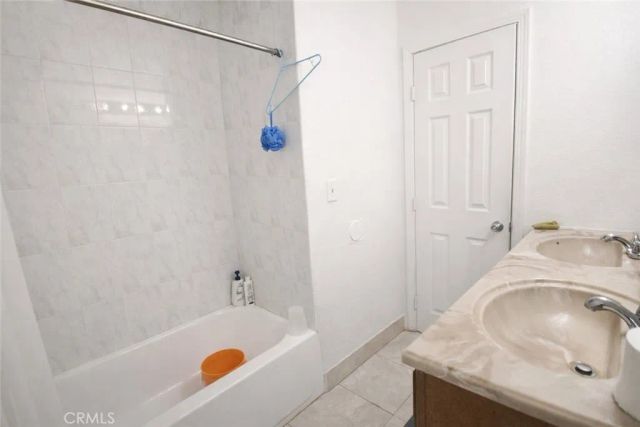 1001 E Grant F4, Santa Ana, CA 92701