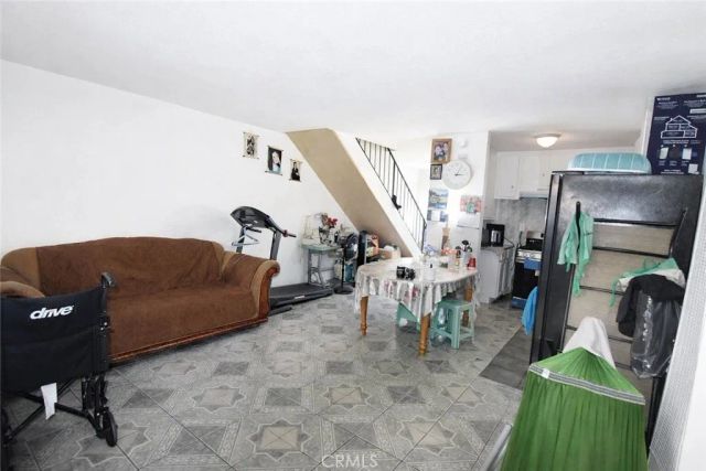 1001 E Grant F4, Santa Ana, CA 92701