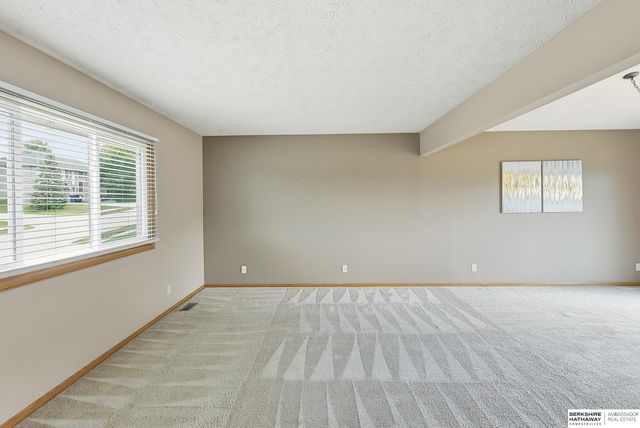 7716 S 71st Avenue, La Vista, NE 68128
