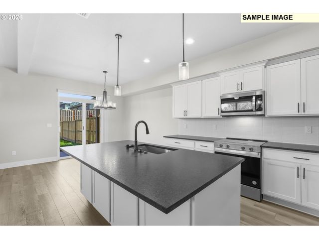 2043 E OTTER Loop, La Center, WA 98629