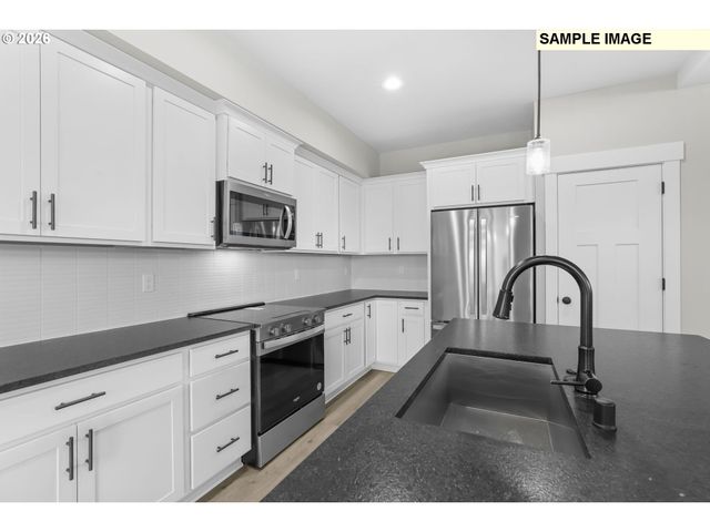 2043 E OTTER Loop, La Center, WA 98629