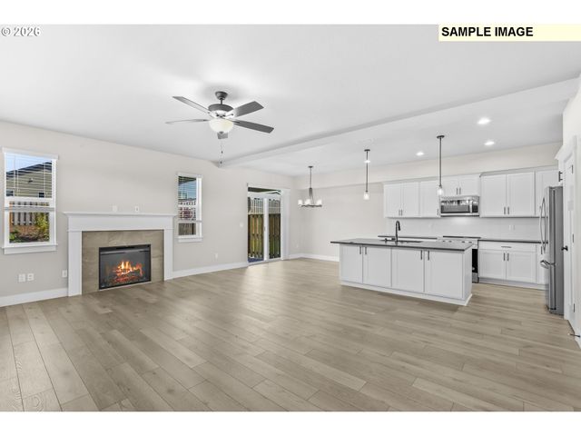 2043 E OTTER Loop, La Center, WA 98629