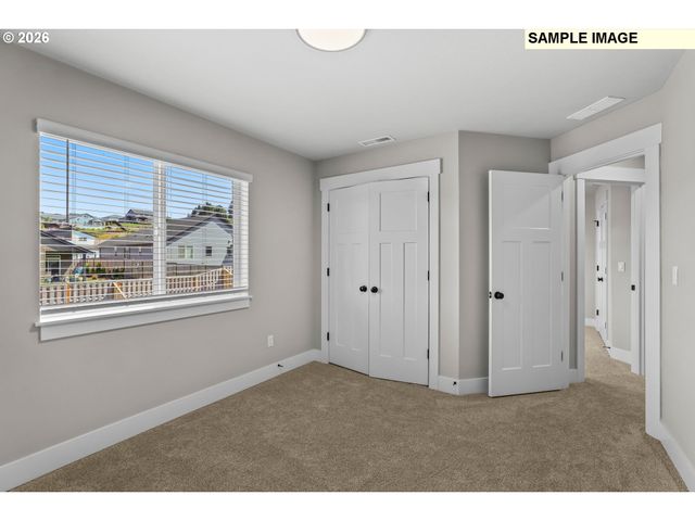 2043 E OTTER Loop, La Center, WA 98629