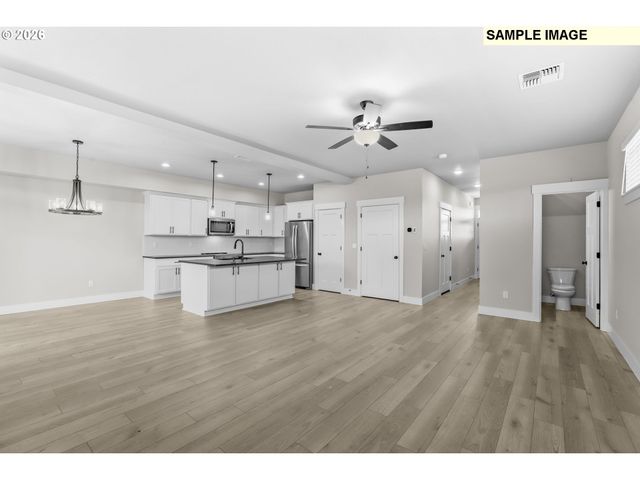 2043 E OTTER Loop, La Center, WA 98629