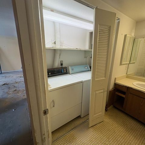 1476 W Chateau Vert, Ypsilanti, MI 48197