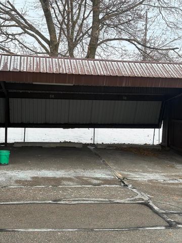 1476 W Chateau Vert, Ypsilanti, MI 48197