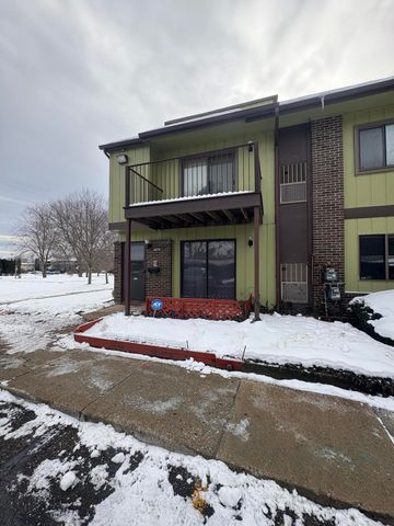 1476 W Chateau Vert, Ypsilanti, MI 48197