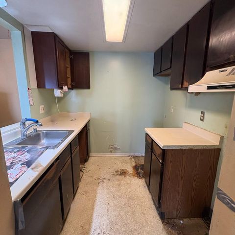 1476 W Chateau Vert, Ypsilanti, MI 48197