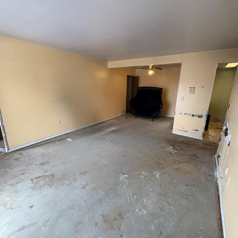 1476 W Chateau Vert, Ypsilanti, MI 48197