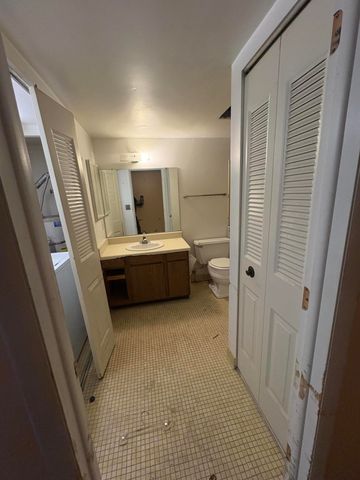 1476 W Chateau Vert, Ypsilanti, MI 48197