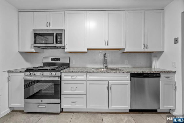 160 Magnolia Avenue, Cresskill, NJ 07626