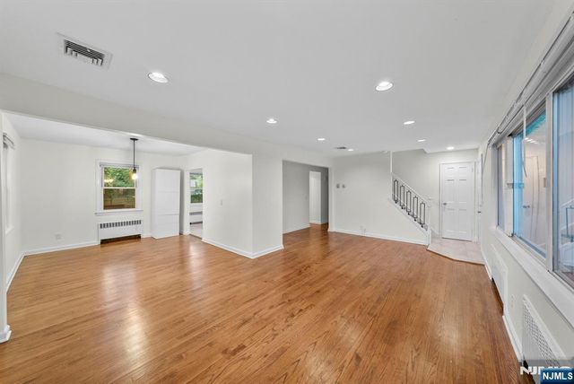 160 Magnolia Avenue, Cresskill, NJ 07626