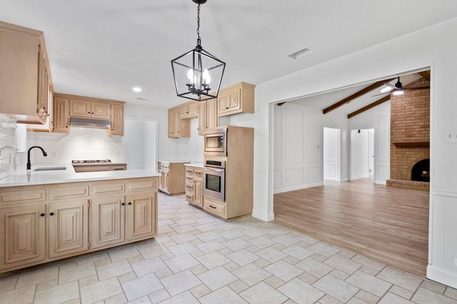 1800 Bois D ARC Drive, Arlington, TX 76013
