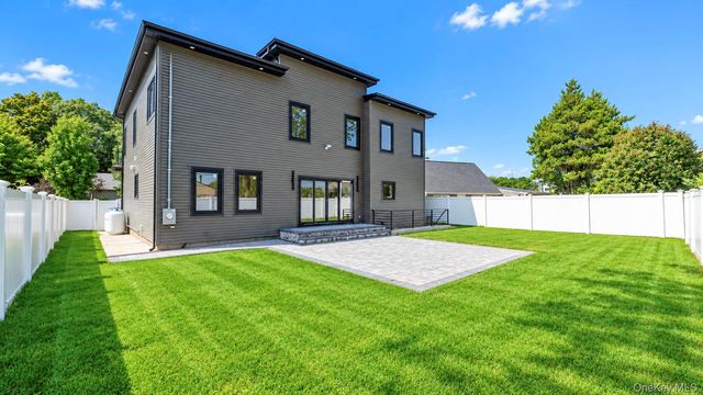 79 Greenbelt Lane, Levittown, NY 11756