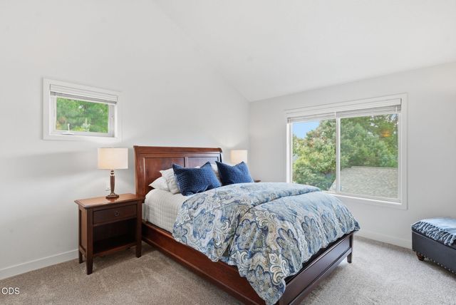 1287 NW City Heights Drive, Bend, OR 97703