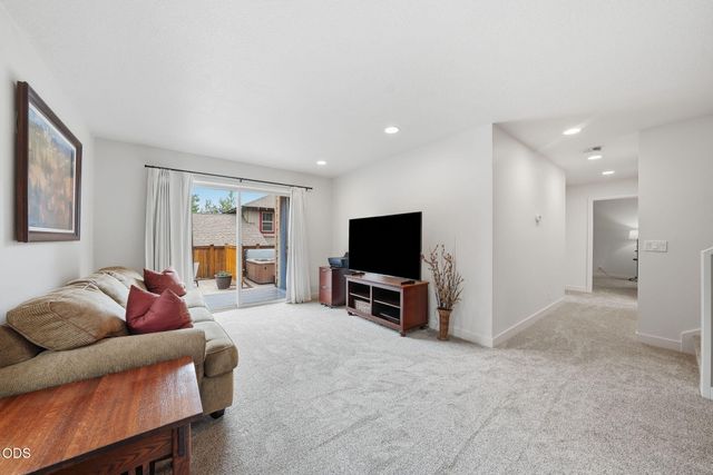 1287 NW City Heights Drive, Bend, OR 97703