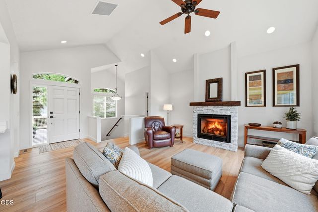 1287 NW City Heights Drive, Bend, OR 97703