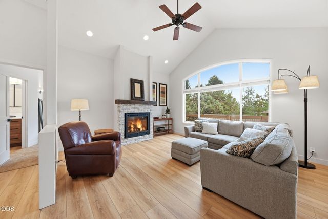 1287 NW City Heights Drive, Bend, OR 97703