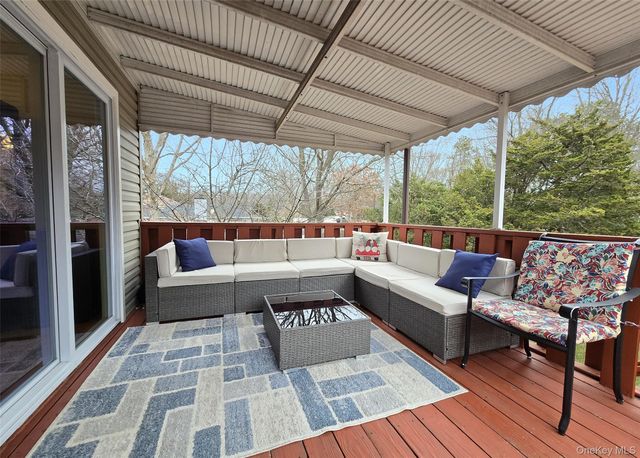 207 N Evergreen Drive, Selden, NY 11784