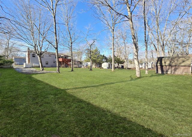 207 N Evergreen Drive, Selden, NY 11784