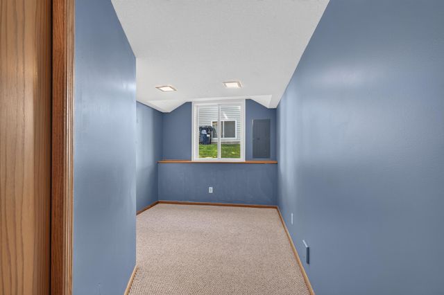 1200 Earle Way, Burnsville, MN 55306