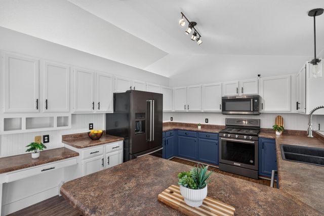 1200 Earle Way, Burnsville, MN 55306