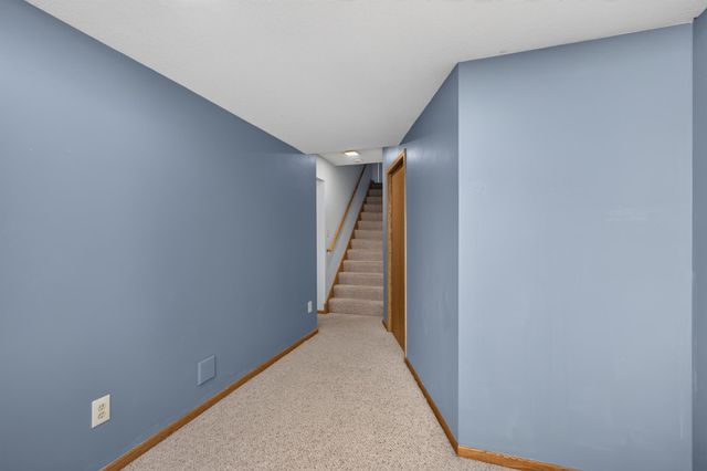 1200 Earle Way, Burnsville, MN 55306