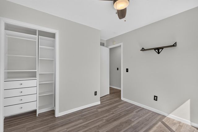 1200 Earle Way, Burnsville, MN 55306