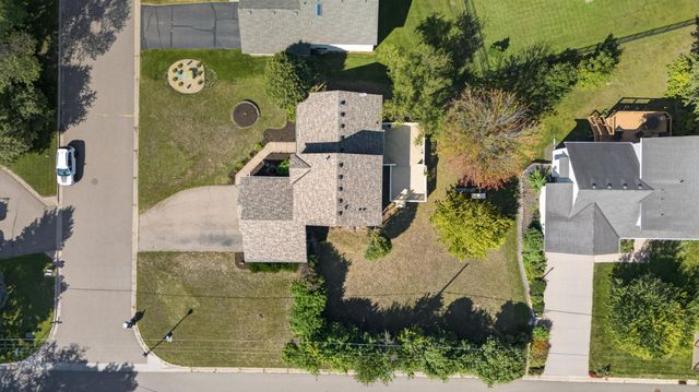 1200 Earle Way, Burnsville, MN 55306